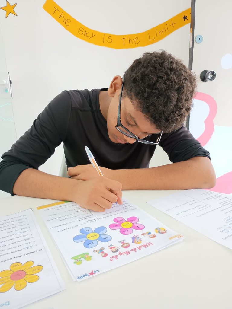 Alunos e sala de aula na Dreams School, escola de inglês em Hortolândia — foto 16
